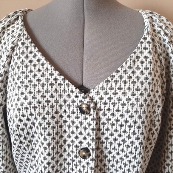 Ett Twa Women’s Button Front Coralie Top Gold Accents Size Medium - Picture 3 of 6